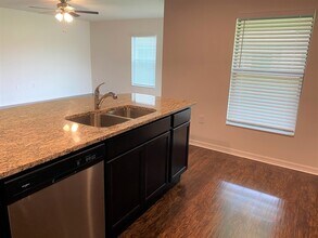 1116 Brenton Leaf Dr in Ruskin, FL - Building Photo - Building Photo