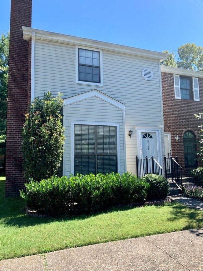 property at 211 Wynbrook Ct