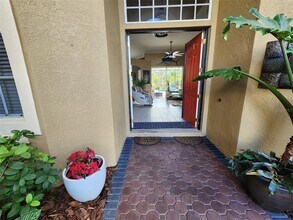 10532 Cory Lake Dr in Tampa, FL - Building Photo - Building Photo