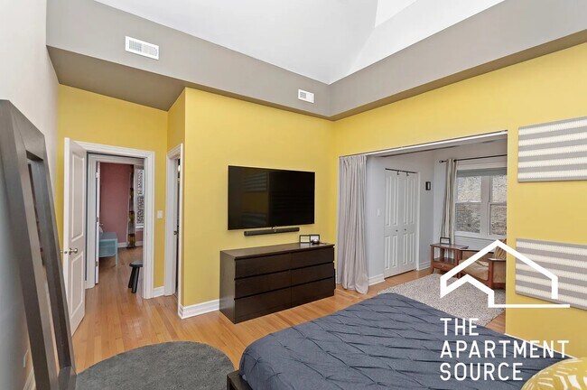 1430 W Lunt Ave, Unit 2W in Chicago, IL - Building Photo - Building Photo