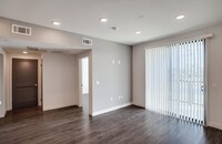 6015 Woodman Ave in Van Nuys, CA - Building Photo - Building Photo