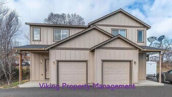 520-522 SE Duke St in Madras, OR - Building Photo