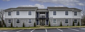 105 Kingsridge Dr in La Vergne, TN - Building Photo