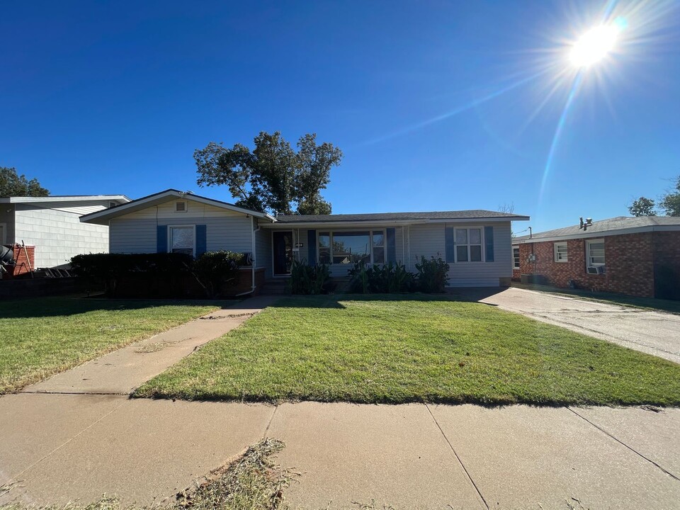 204 36th St in Snyder, TX - Building Photo