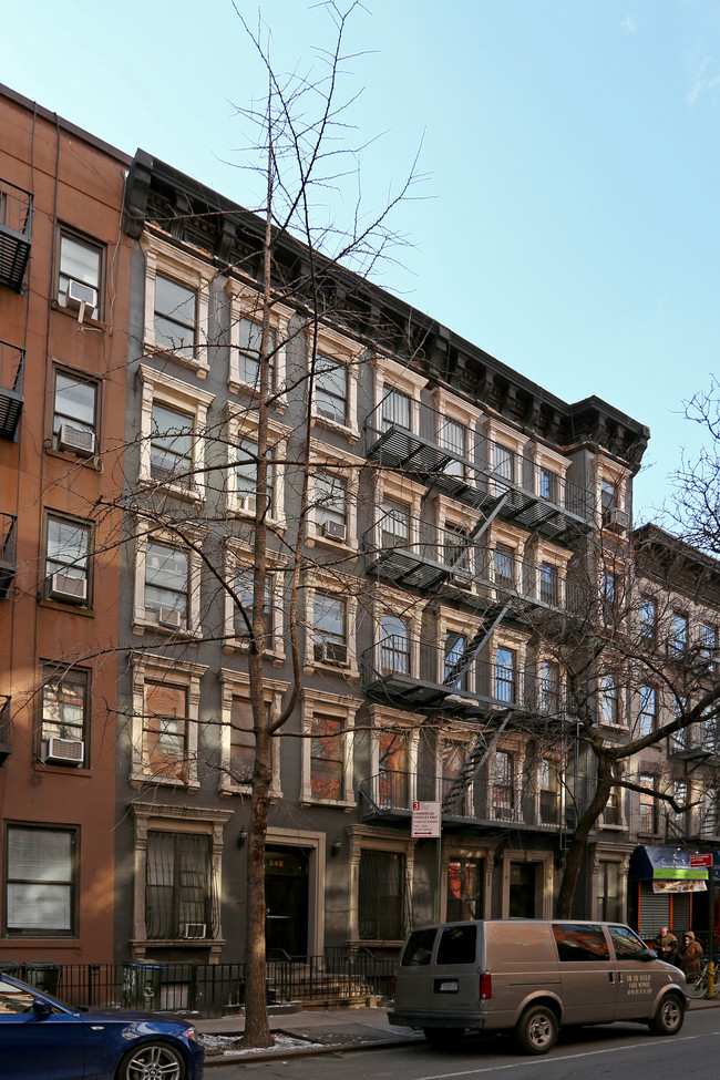 348-358 W 47th St in New York, NY - Building Photo - Building Photo