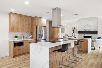 2927 Norwood Hill Rd in Austin, TX - Foto de edificio - Building Photo