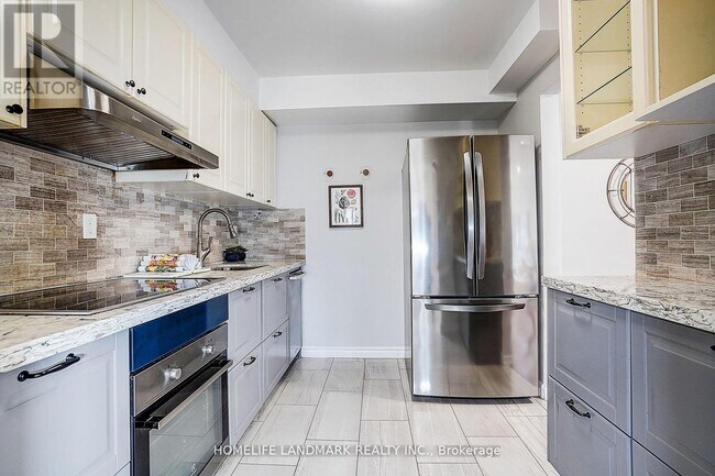 25 Bracken Fernway in Toronto, ON - Building Photo - Building Photo