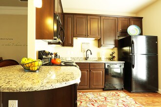 Yorktown Arch in Yorktown, VA - Foto de edificio - Interior Photo