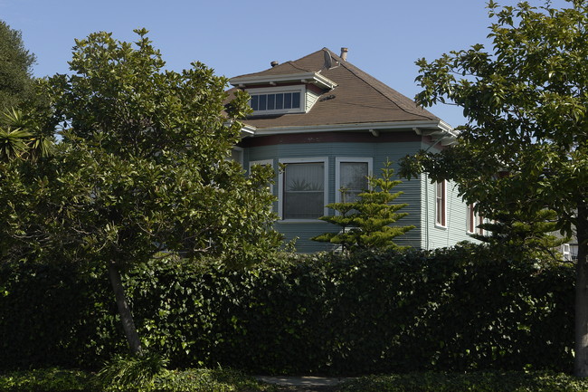 755 Buena Vista Ave in Alameda, CA - Foto de edificio - Building Photo