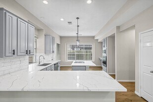8827 Lawncliff Ln in Houston, TX - Building Photo