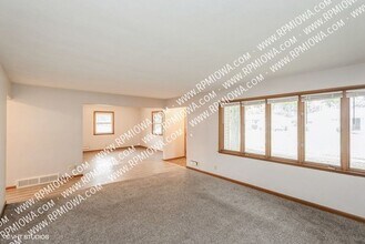 214 SE 9th St in Ankeny, IA - Building Photo - Building Photo