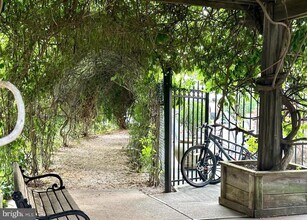 8380 Greensboro Dr in McLean, VA - Building Photo - Building Photo