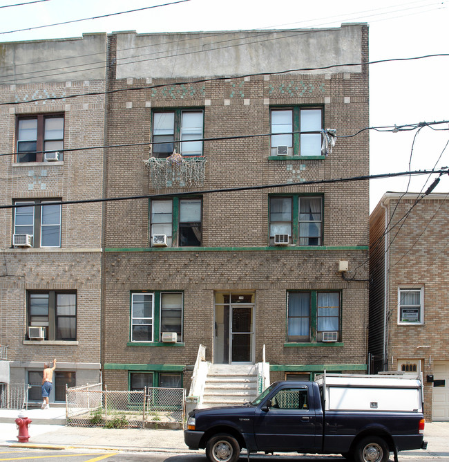 318 56th St in West New York, NJ - Building Photo - Building Photo