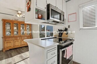 445 Almond Dr in Lodi, CA - Building Photo - Building Photo