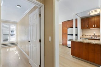 4 Captain Dr in Emeryville, CA - Building Photo - Building Photo