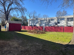 701 Canada St, Unit 2A in Jacksonville, TX - Building Photo - Building Photo