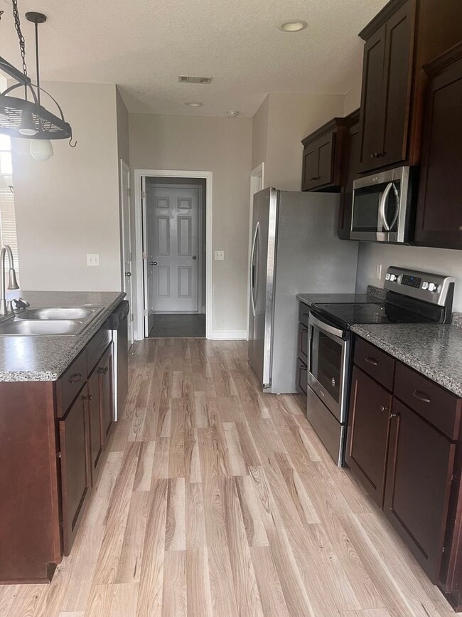 128 Brasher Dr in Hinesville, GA - Building Photo - Building Photo