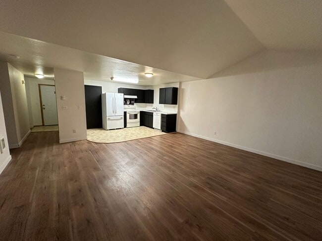 1140 W Vine St in Lebanon, OR - Building Photo - Building Photo