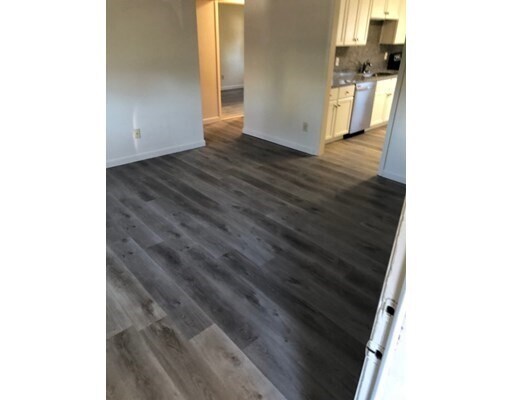 16 Jouvette St-Unit -C2 in New Bedford, MA - Foto de edificio - Building Photo