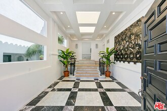 26742 Via Linda St in Malibu, CA - Foto de edificio - Building Photo