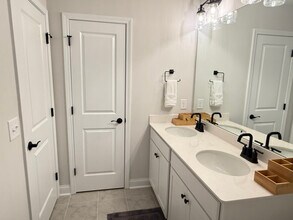 4045 Grommet Ct in Matthews, NC - Building Photo - Building Photo