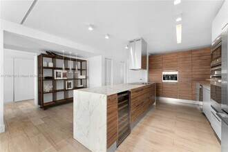 1140 NE 191st St in Miami, FL - Building Photo - Building Photo