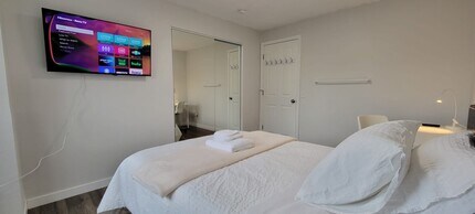 8029 240th St SW in Edmonds, WA - Foto de edificio - Building Photo