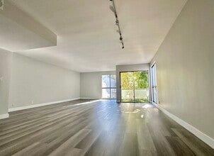 244 N Almont Dr, Unit 3bd 3bath in Beverly Hills, CA - Foto de edificio - Building Photo