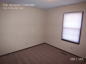 2504 N Prospect Ave in Springfield, MO - Building Photo - Building Photo