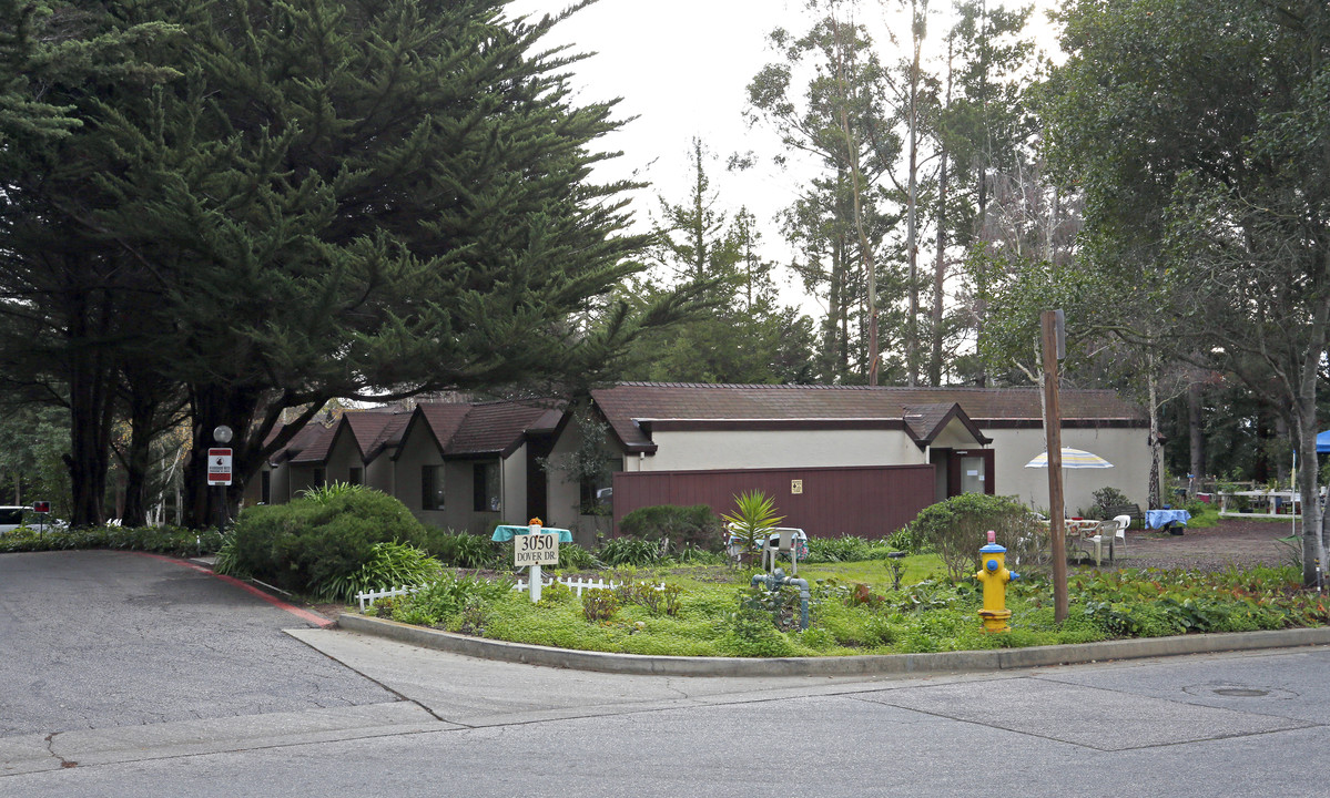 Woodland Senior Apartments in Santa Cruz, CA - Building Photo