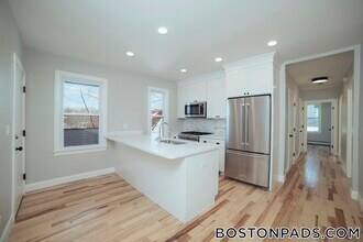 10 Duffley Ct, Unit 3 in Brookline, MA - Building Photo - Building Photo