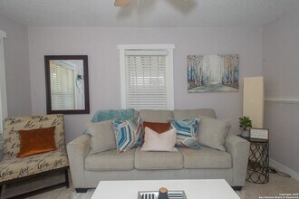 611 Brunswick Blvd in San Antonio, TX - Foto de edificio - Building Photo