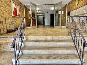 157 Bull Hill Ln in West Haven, CT - Building Photo - Building Photo