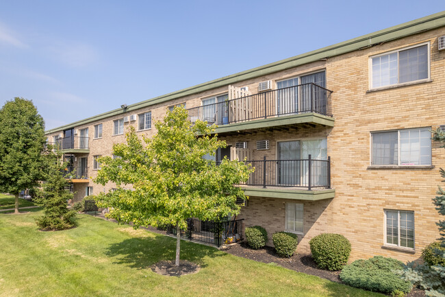 Lakota Lake Apartments in West Chester, OH - Building Photo - Building Photo