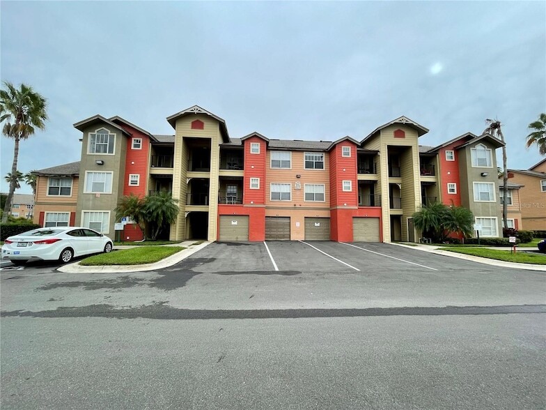 2213 Grand Cayman Ct, Unit 1121 in Kissimmee, FL - Building Photo