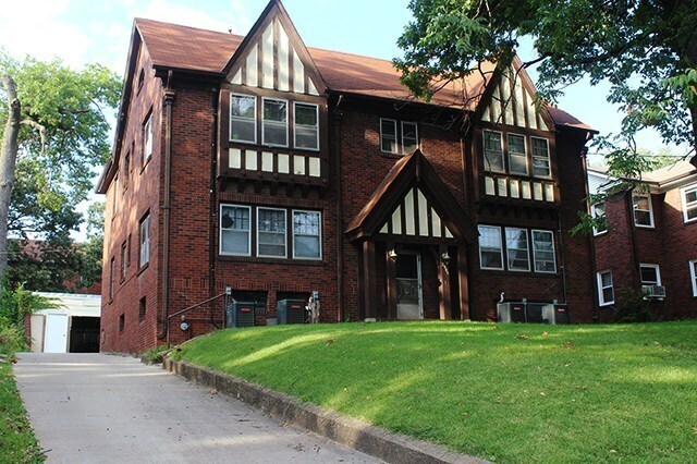 2905 High St in Des Moines, IA - Building Photo