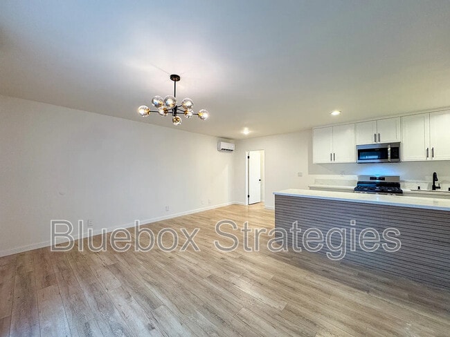 606 Montana Ave in Santa Monica, CA - Building Photo - Building Photo