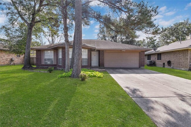 property at 2610 Old Oak Ln