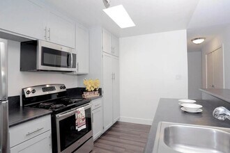 Waverly at Silverlake in Los Angeles, CA - Foto de edificio - Building Photo