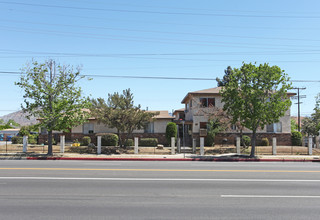 Oak Hill Apartments in San Fernando, CA - Building Photo - Building Photo