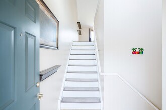 1051 Park Hill Cir in Aurora, IL - Building Photo - Building Photo