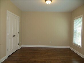 131 W Ridge Way in Roswell, GA - Foto de edificio - Building Photo