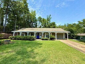 126 Glenwood Ave in Troy, AL - Building Photo