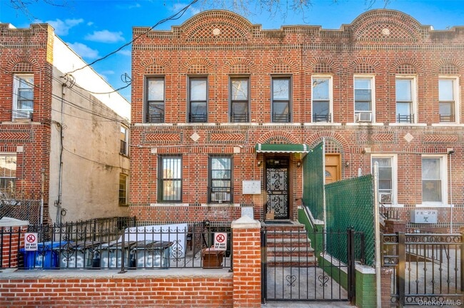 property at 933 Saratoga Ave