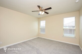 1012 Nicole Way in Burleson, TX - Foto de edificio - Building Photo