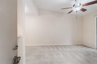 2200 Pebblebrook Dr in Seabrook, TX - Building Photo - Building Photo