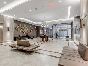 159 Cumberland St, Unit SI ID1383468P in Toronto, ON - Building Photo - Building Photo