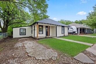 304 Otis St in Whitesboro, TX - Building Photo - Building Photo