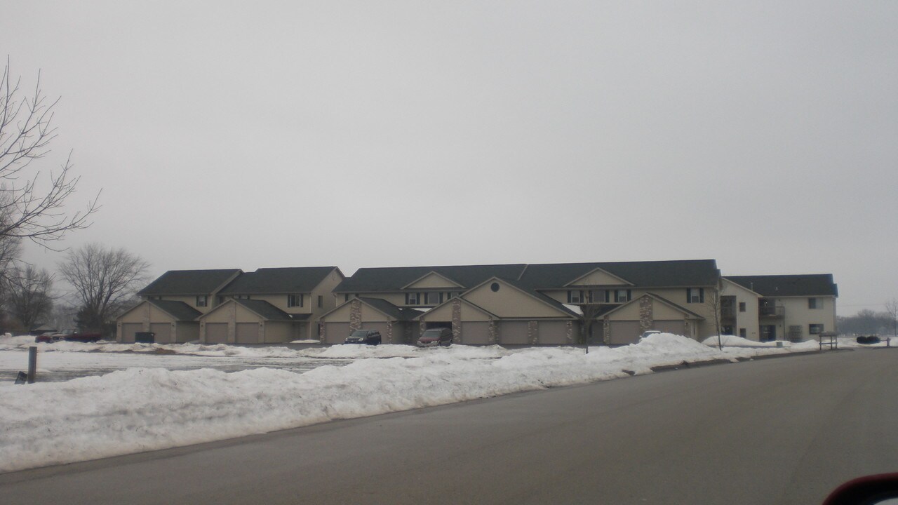 Sommerset Apartments in Spring Green, WI - Building Photo