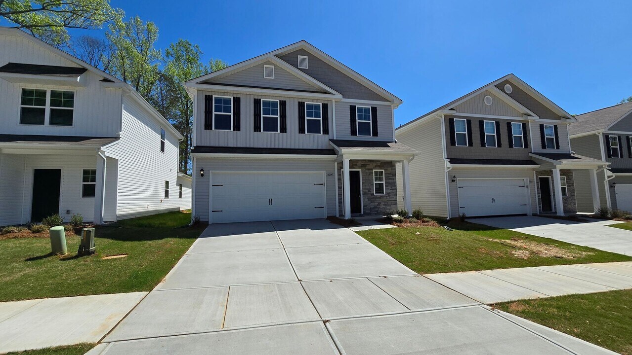 8209 Stonemere Ln in Charlotte, NC - Foto de edificio